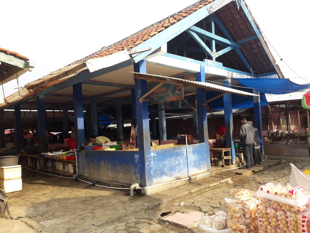 Rasa Autentik Cilacap: Warung Ikan Segar yang Menyatu dengan Kehidupan Sehari-hari